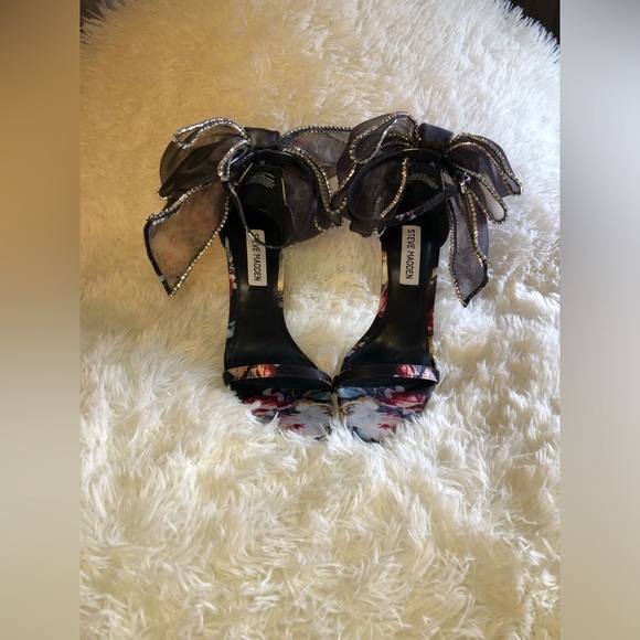 Steve Madden Black w/ Floral Accents and Bow NWOT size 6.5 Benni-R Satin Sandals - Picture 6 of 16